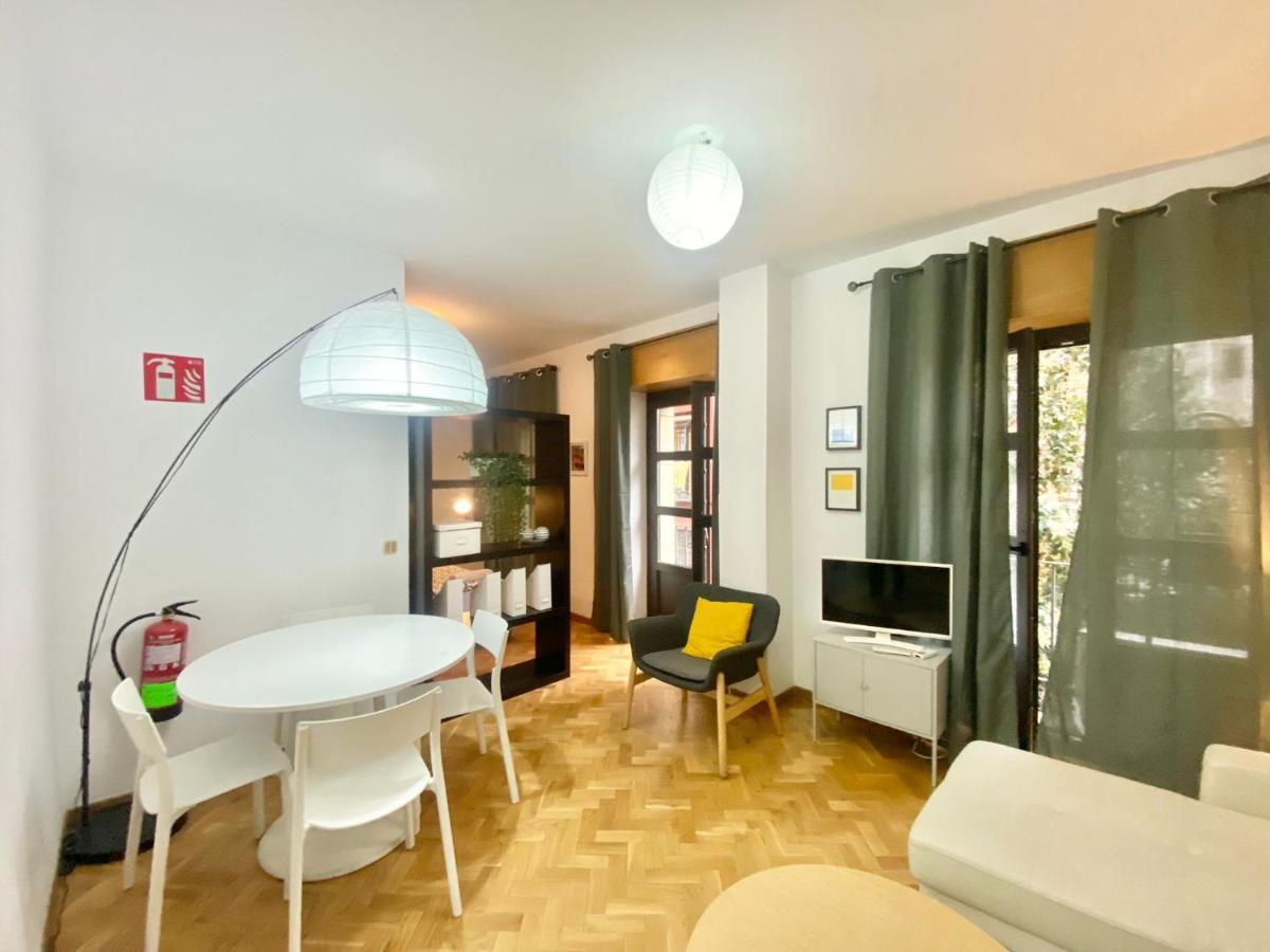 Centro Barrio Embajadores 01 Мадрид Екстериор снимка