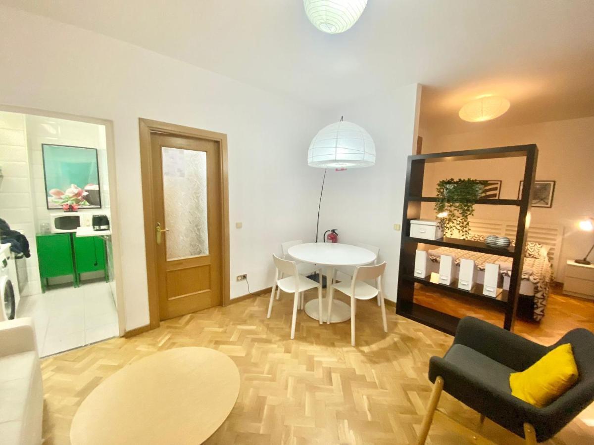 Centro Barrio Embajadores 01 Мадрид Екстериор снимка