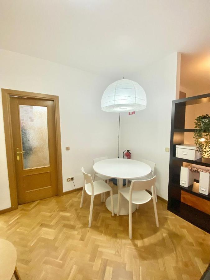 Centro Barrio Embajadores 01 Мадрид Екстериор снимка